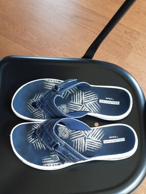 Collection Navy Blue Womans Toe-Post Slide Sandals